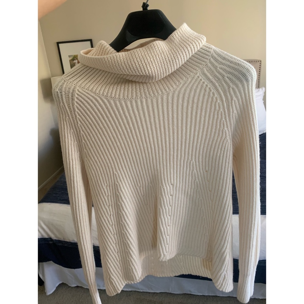 Banana Republic Cream Sweater Size Small